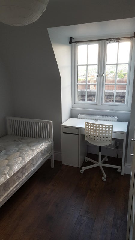 Room Albrighton Road in Greater London