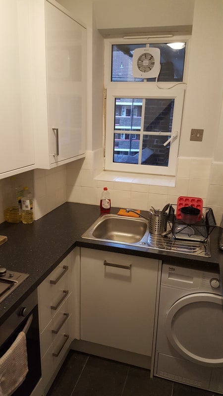 Room Albrighton Road in Greater London