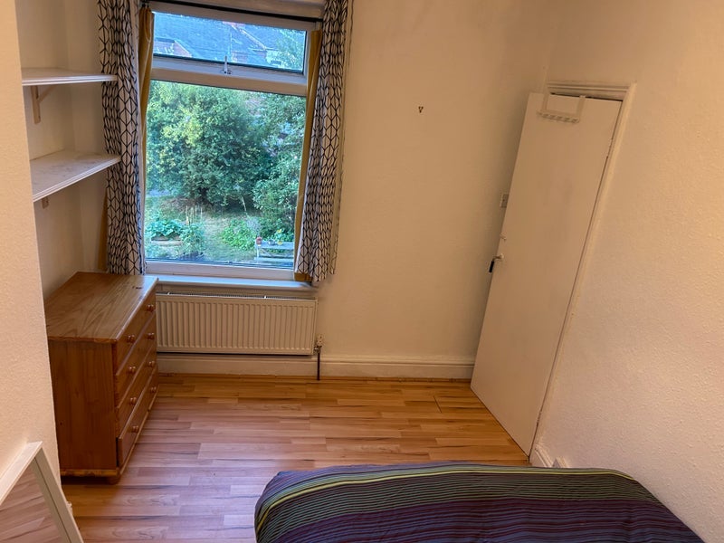 Room Elmsworth Avenue in Manchester