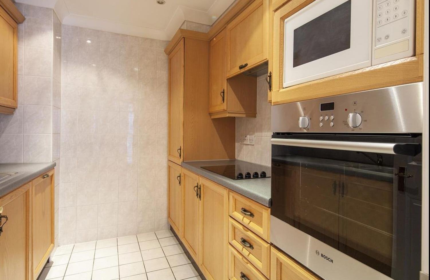 Flat Vauxhall Bridge Road in City of Westminster