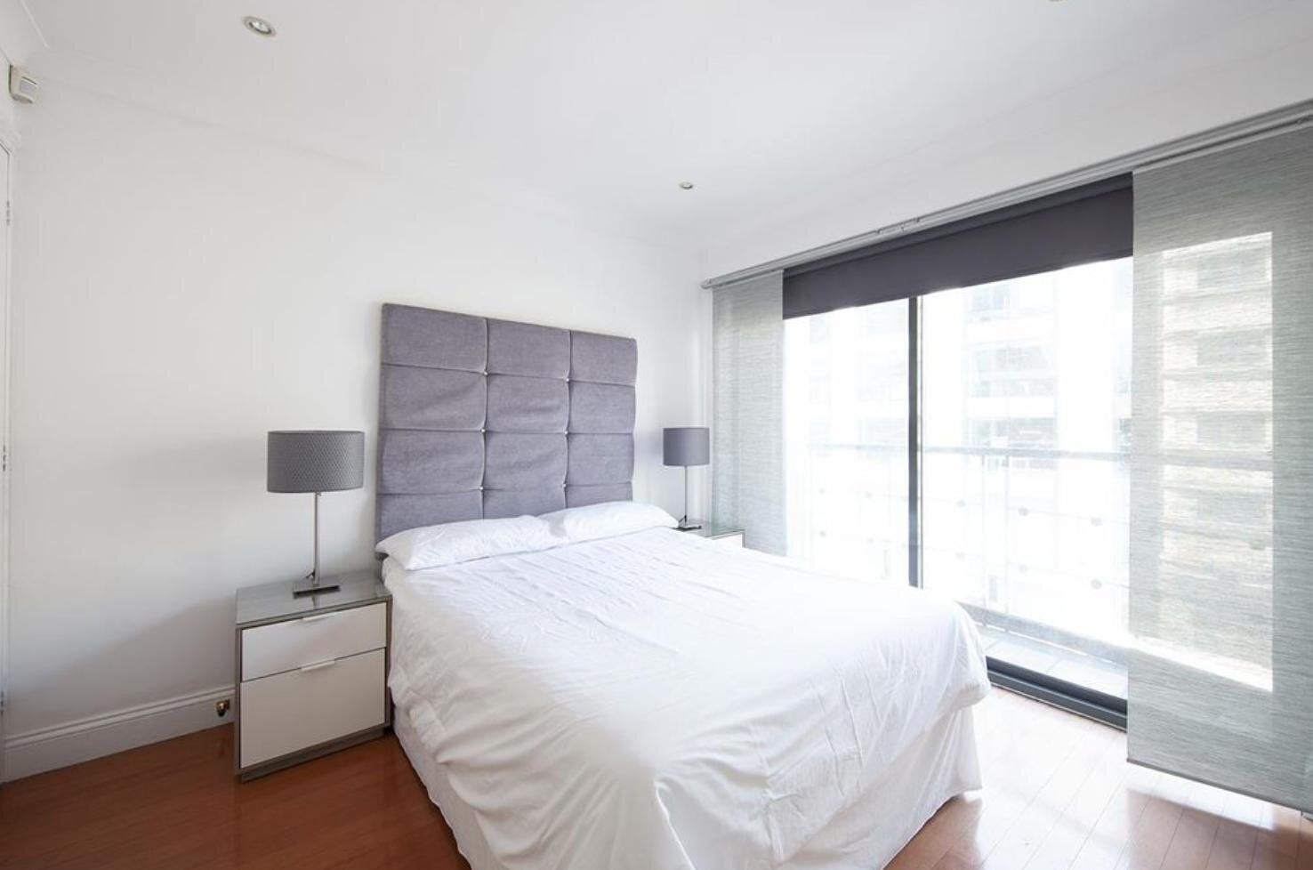 Flat Vauxhall Bridge Road in City of Westminster