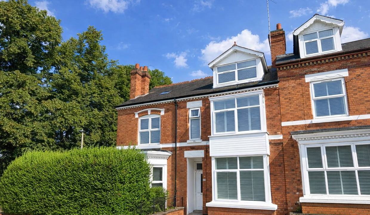 Flat Glenfield Road in Leicester