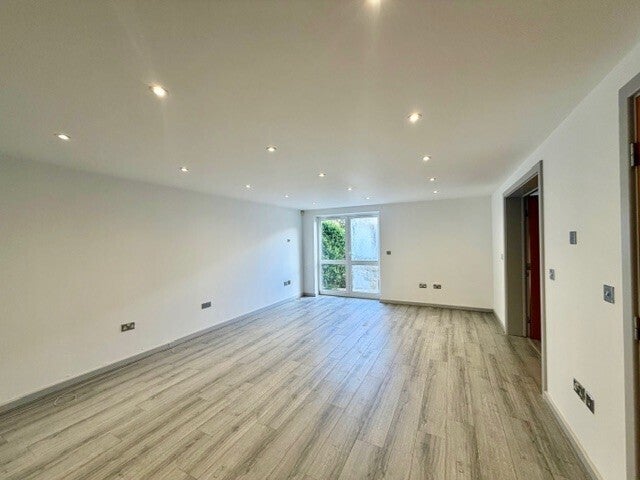 Flat Gloucester Square in Southampton