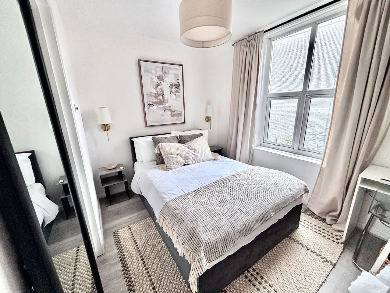 Flat Brabourne Close in Greater London