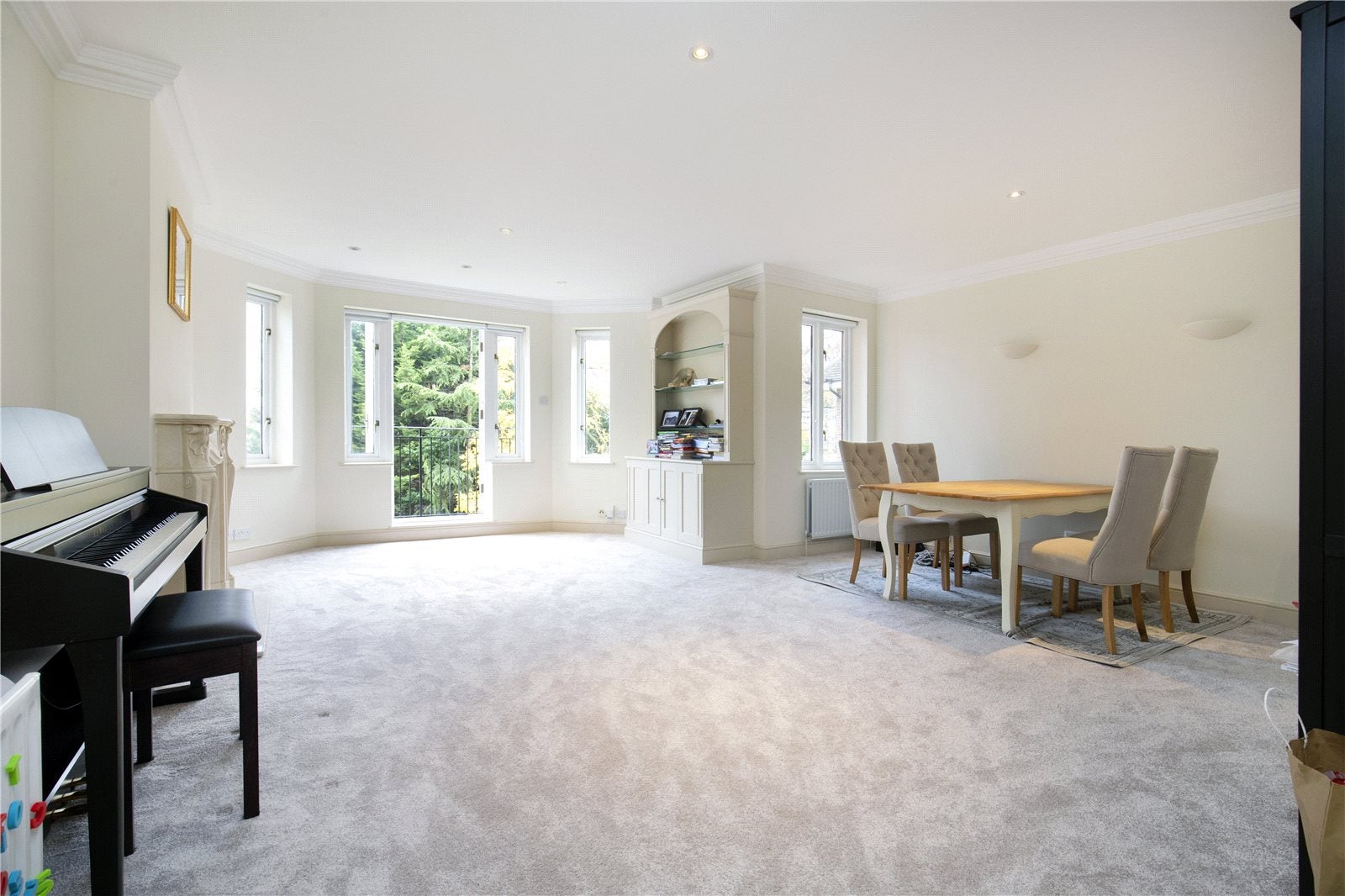 Flat Wimbledon Hill Road in Greater London