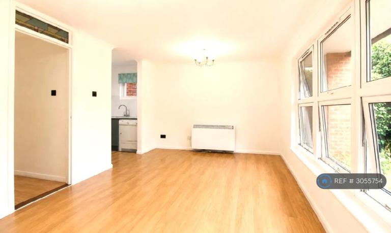 Flat Bierton Road in Aylesbury