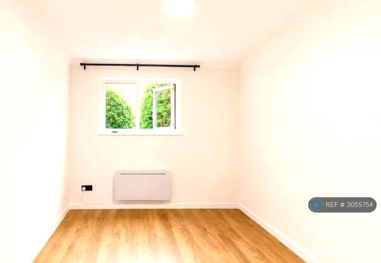 Flat Bierton Road in Aylesbury