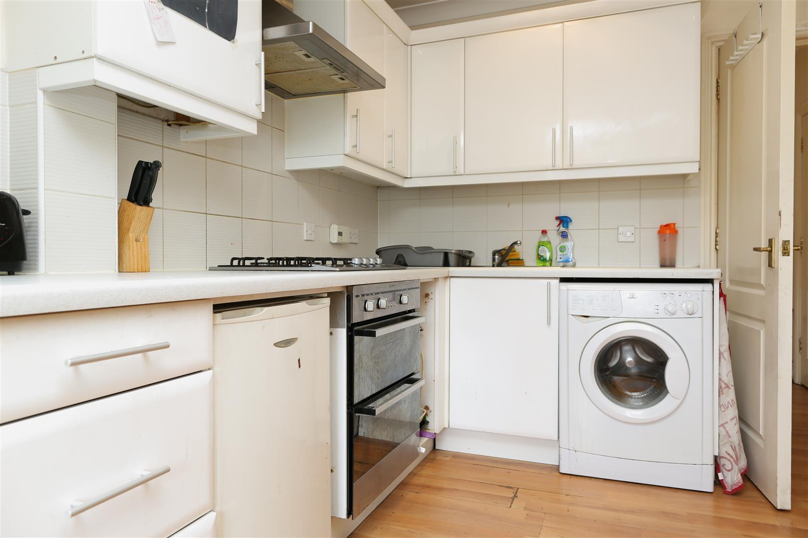 Flat Kings Close in Greater London