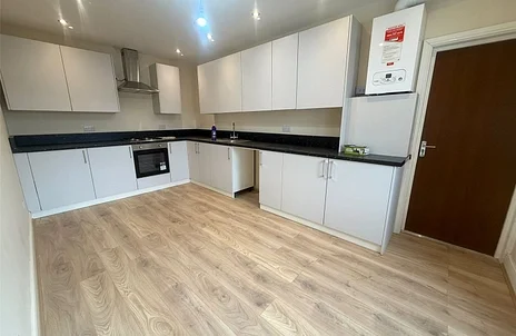 Flat Sutton Lane in Slough