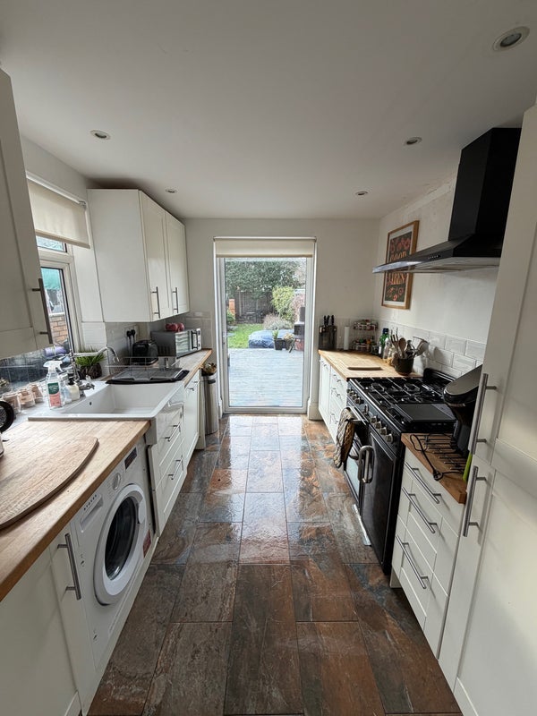 Room Spencer Road in Greater London