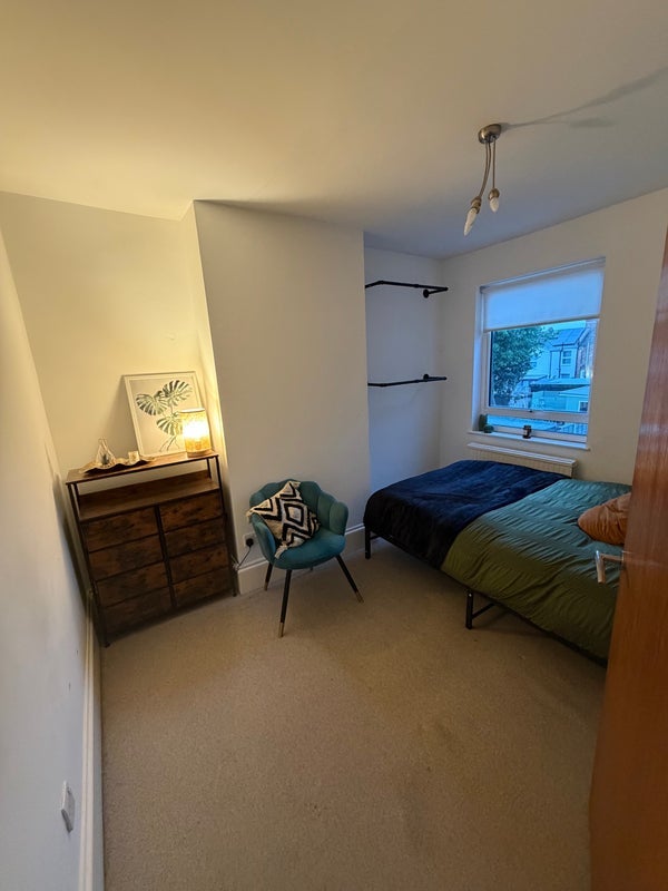 Room Spencer Road in Greater London