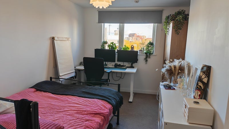 Flat Cordelia Street in Greater London