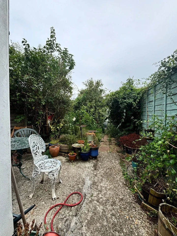 House Grove Road in Greater London