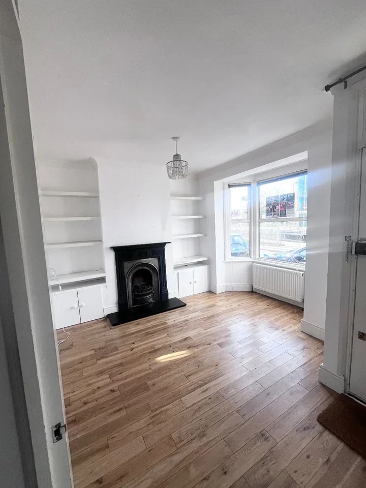 House Grove Road in Greater London