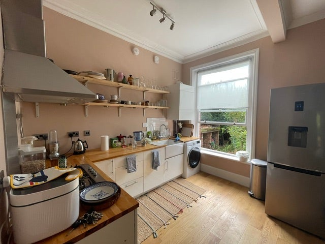 Flat Oakfield Road in Greater London