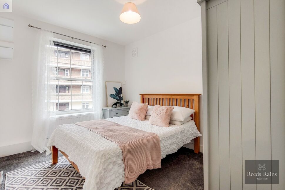 Flat Magee Street in Greater London