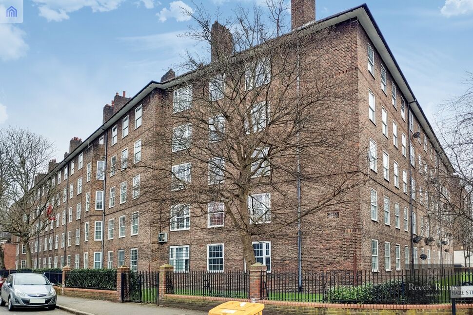 Flat Magee Street in Greater London