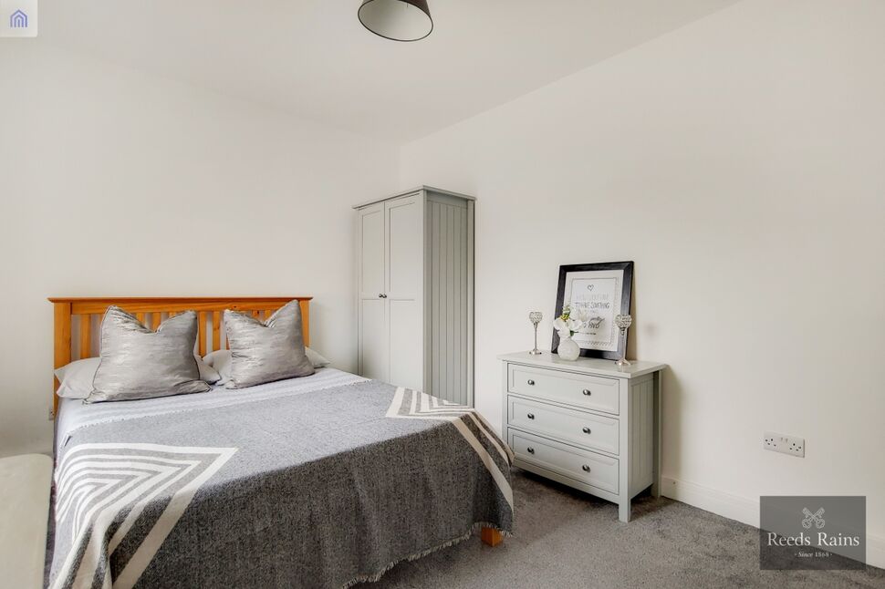 Flat Magee Street in Greater London