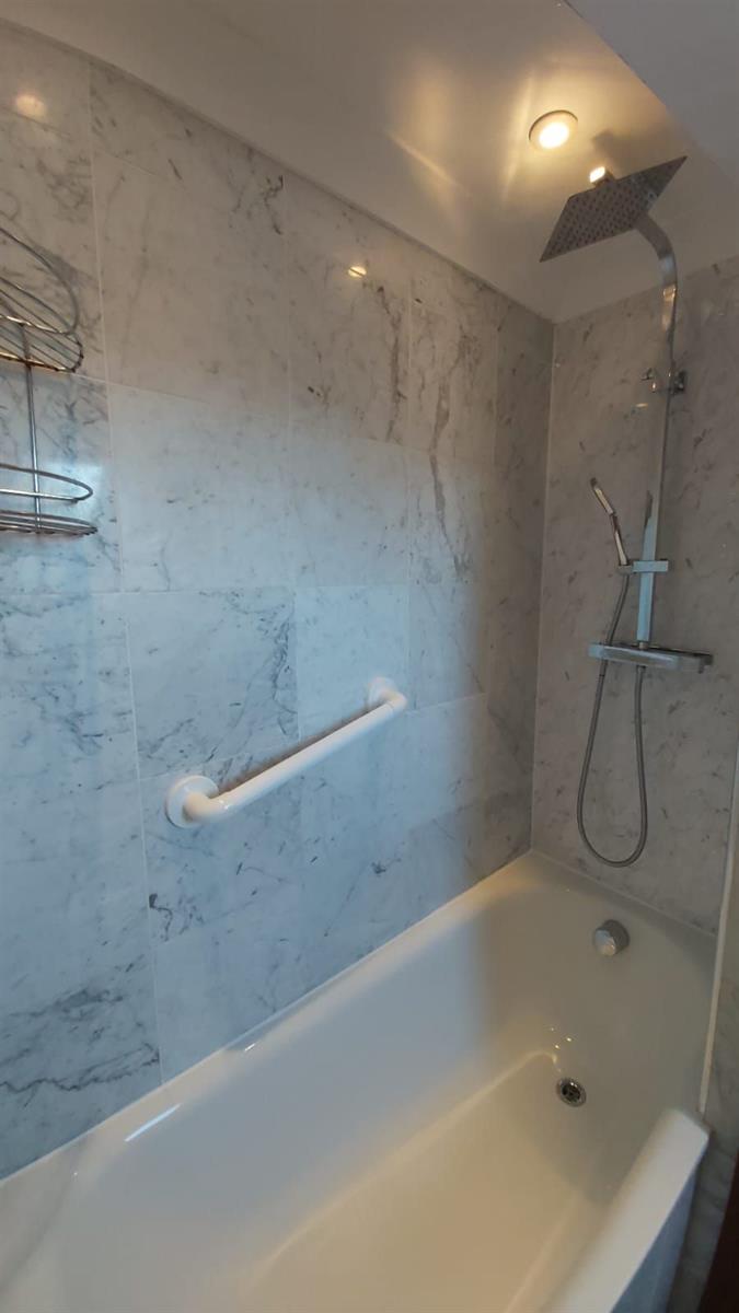 Flat Harpenden Road in Greater London