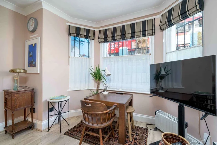 Flat Ladbroke Grove in Greater London