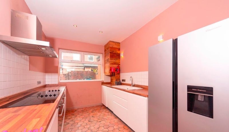Room Ruskin Avenue in Manchester