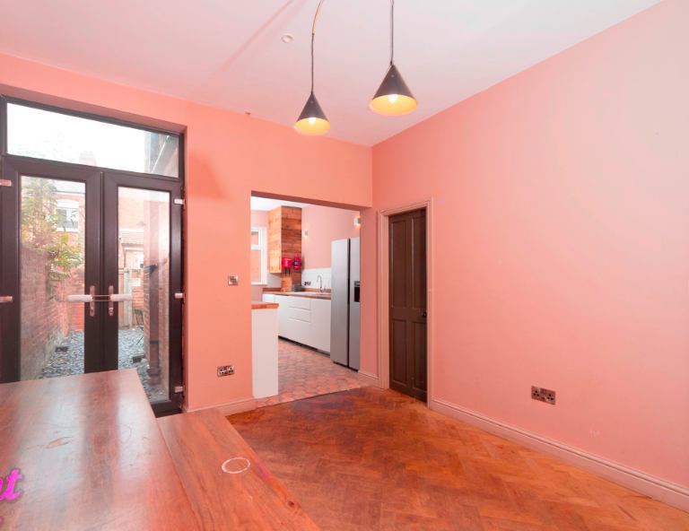 Room Ruskin Avenue in Manchester