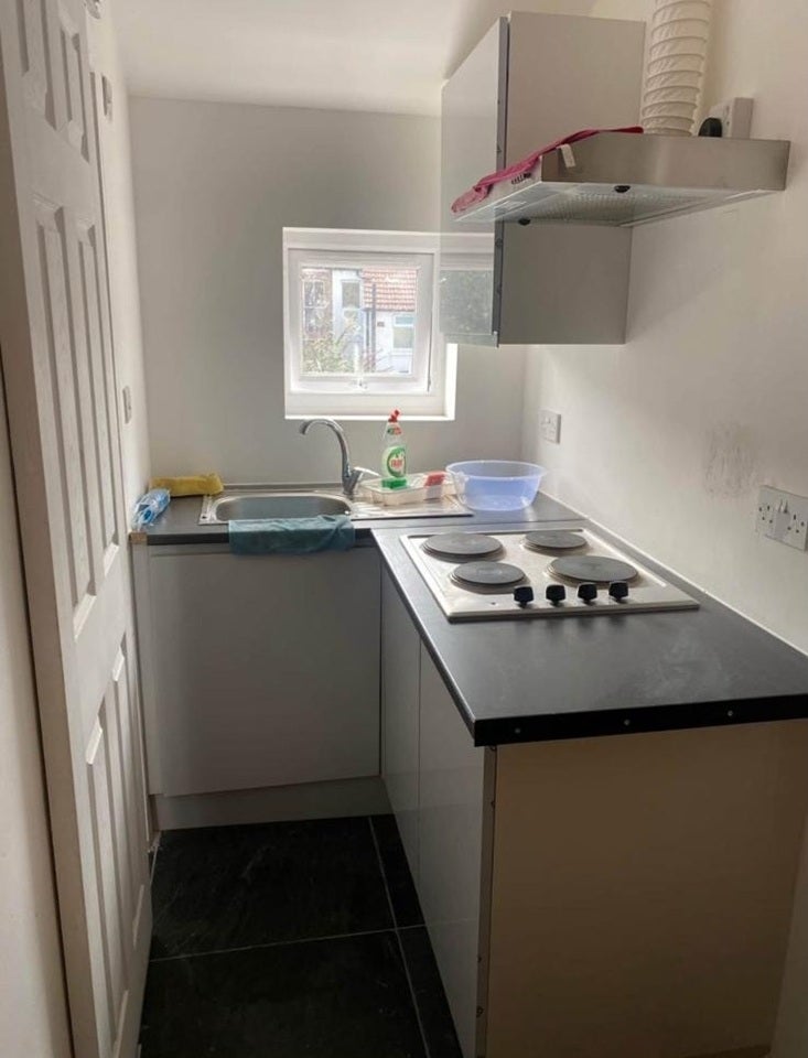 Room Sunnyside Road North in Greater London
