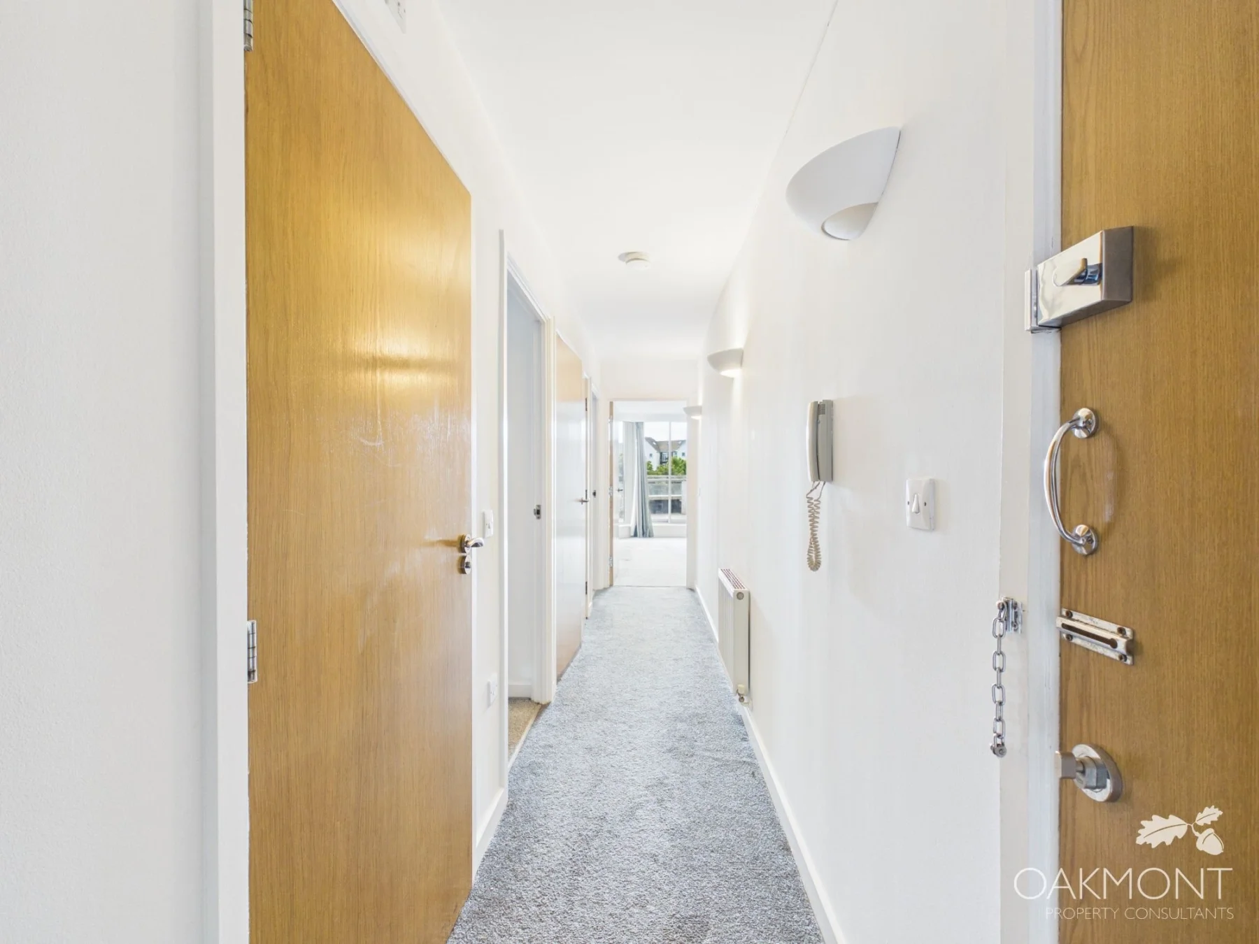 Flat Mercury Gardens in Greater London