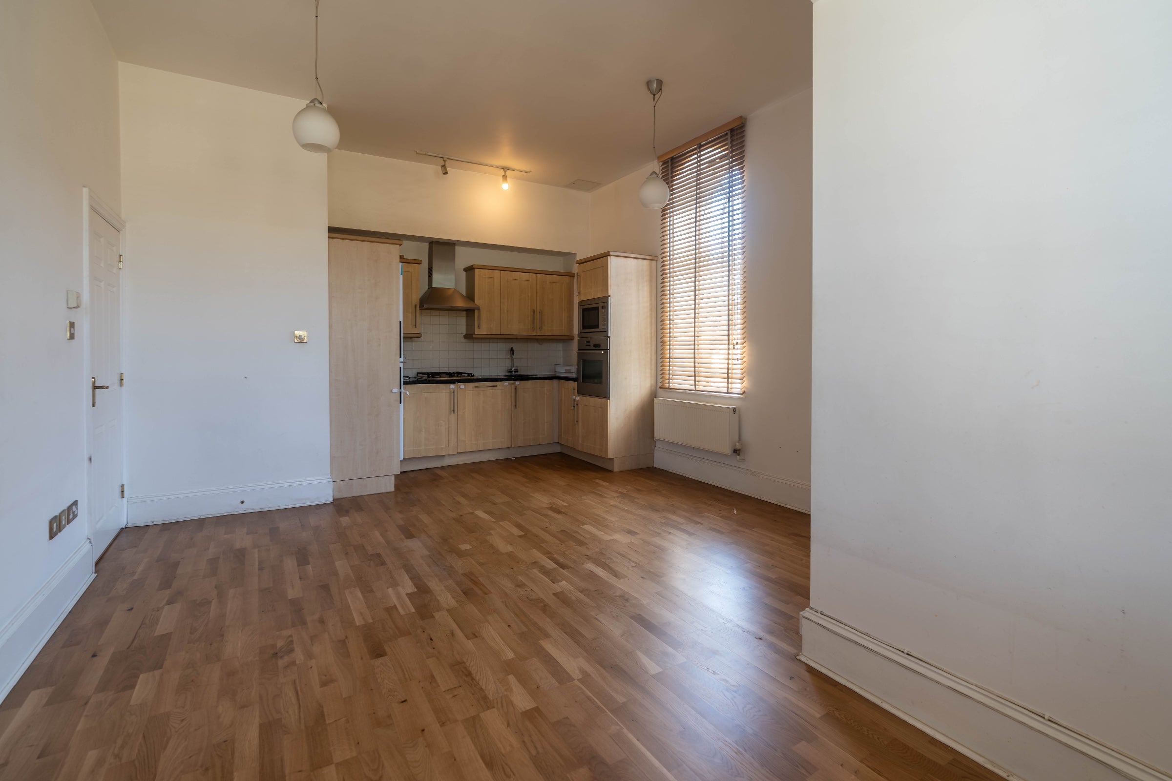 Flat Princess Park Manor in Greater London