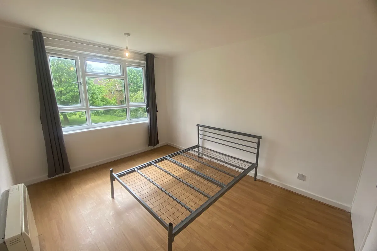 Flat Larkhill Road in Leeds