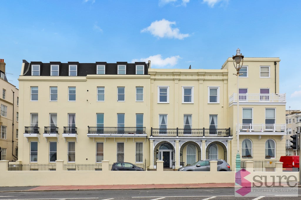 Flat Lower Esplenade in Brighton