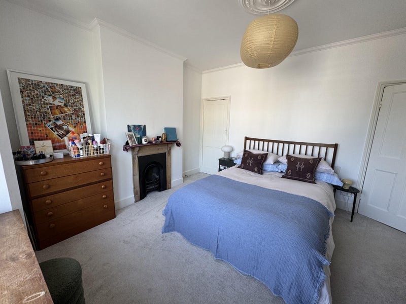 Room Waveney Avenue in Greater London