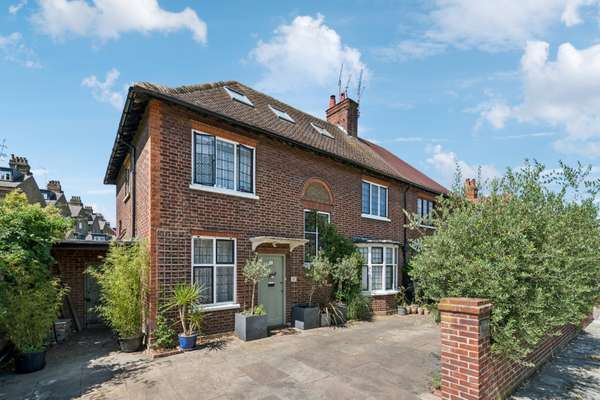House Sheen Park in Greater London