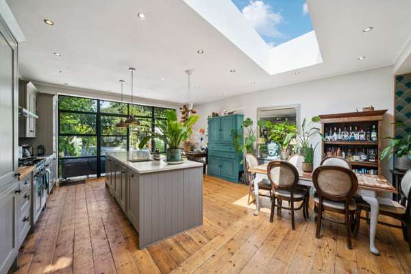 House Sheen Park in Greater London
