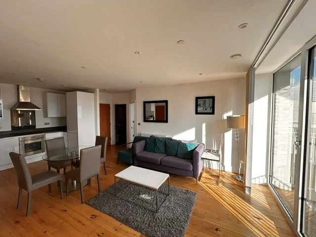 Flat Emily Street in Greater London