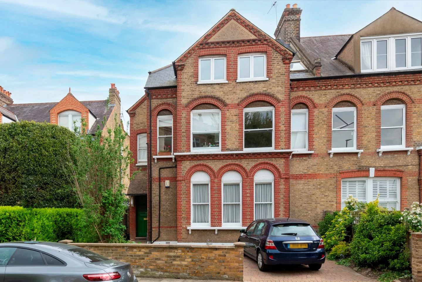 Flat Erpingham Road in Greater London