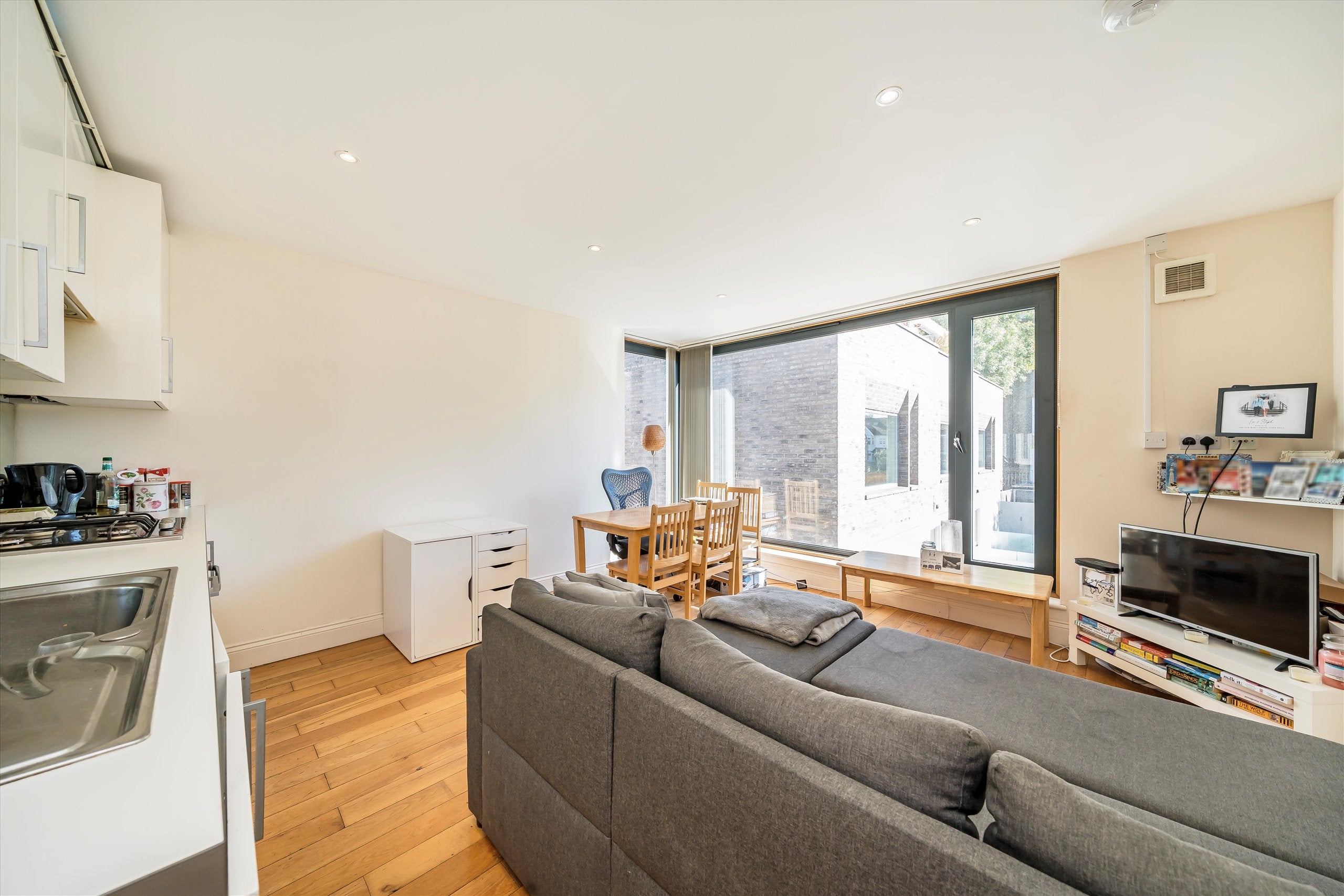 Flat King's Mews in Greater London