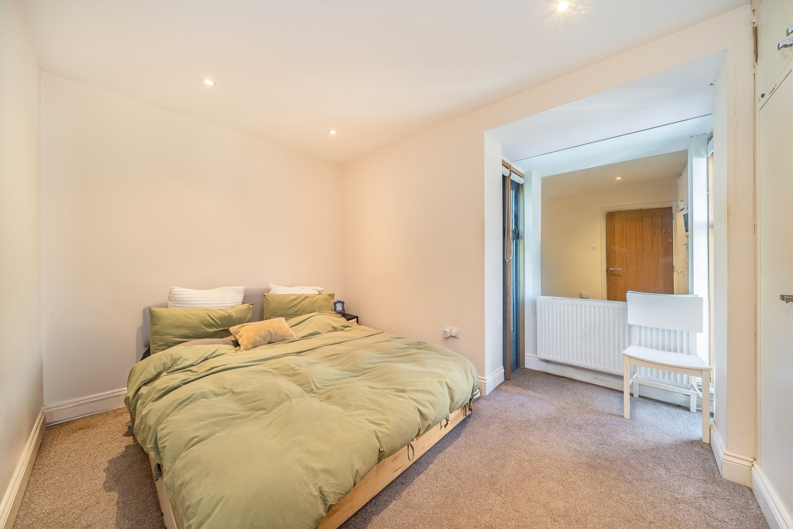Flat King's Mews in Greater London