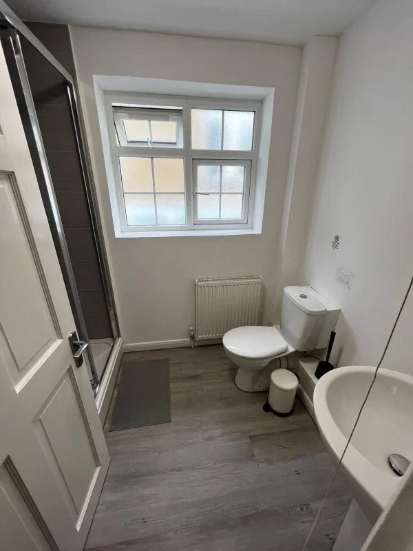 Room New Road in Greater London