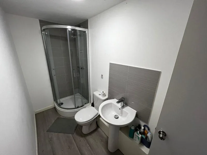 Room New Road in Greater London