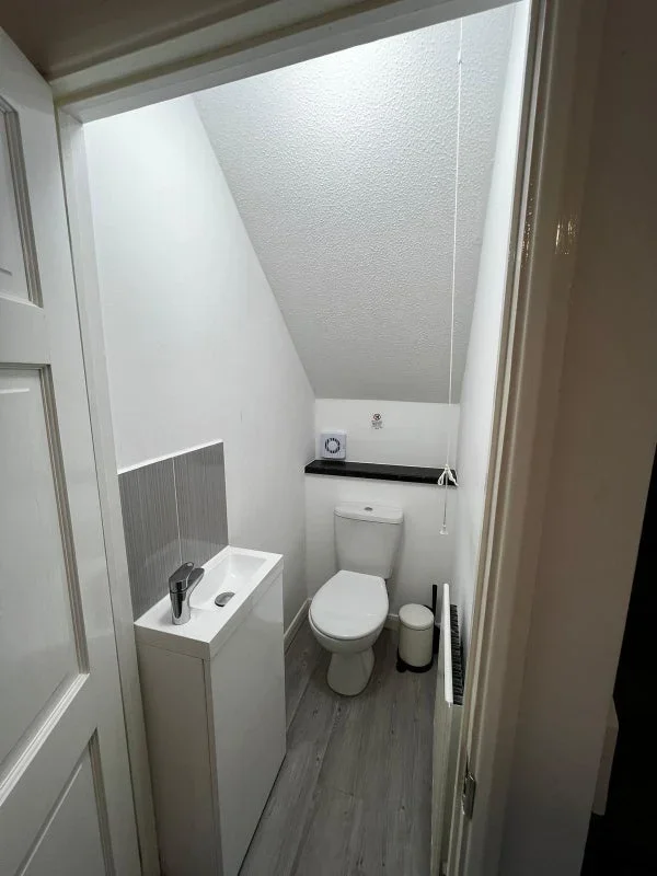 Room New Road in Greater London