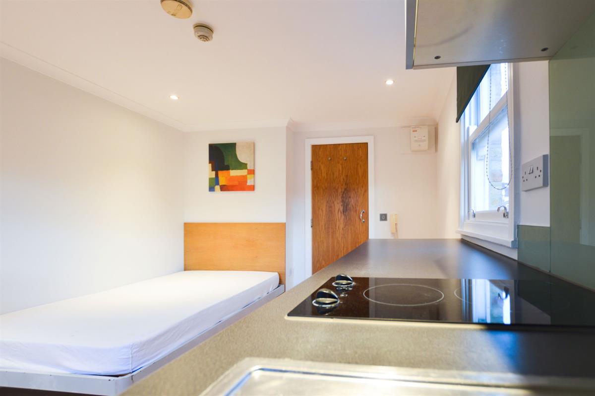 Flat Shepherds Bush Road in Greater London