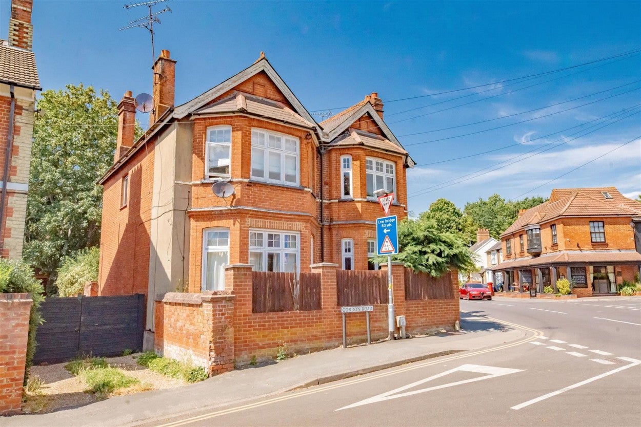 Flat Park Street in Surrey Heath
