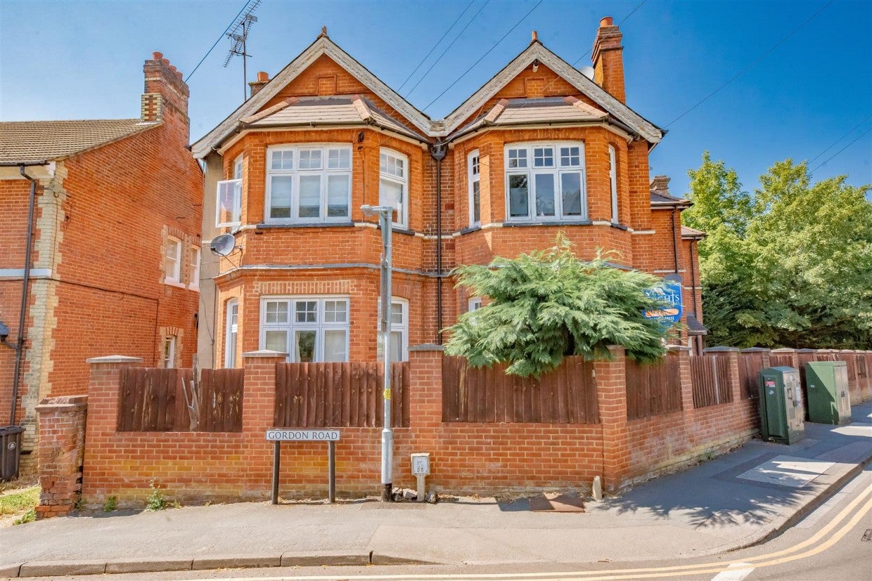 Flat Park Street in Surrey Heath