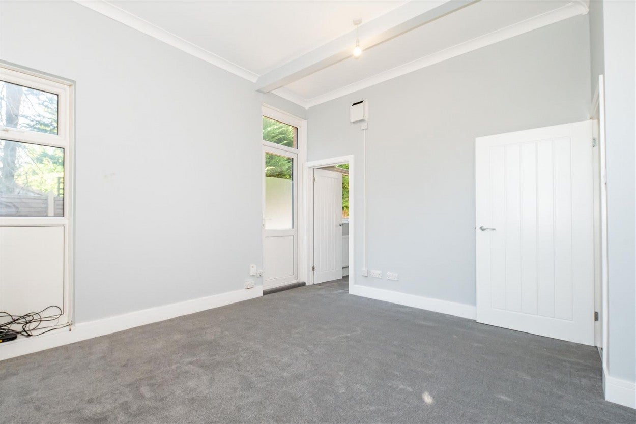 Flat Park Street in Surrey Heath