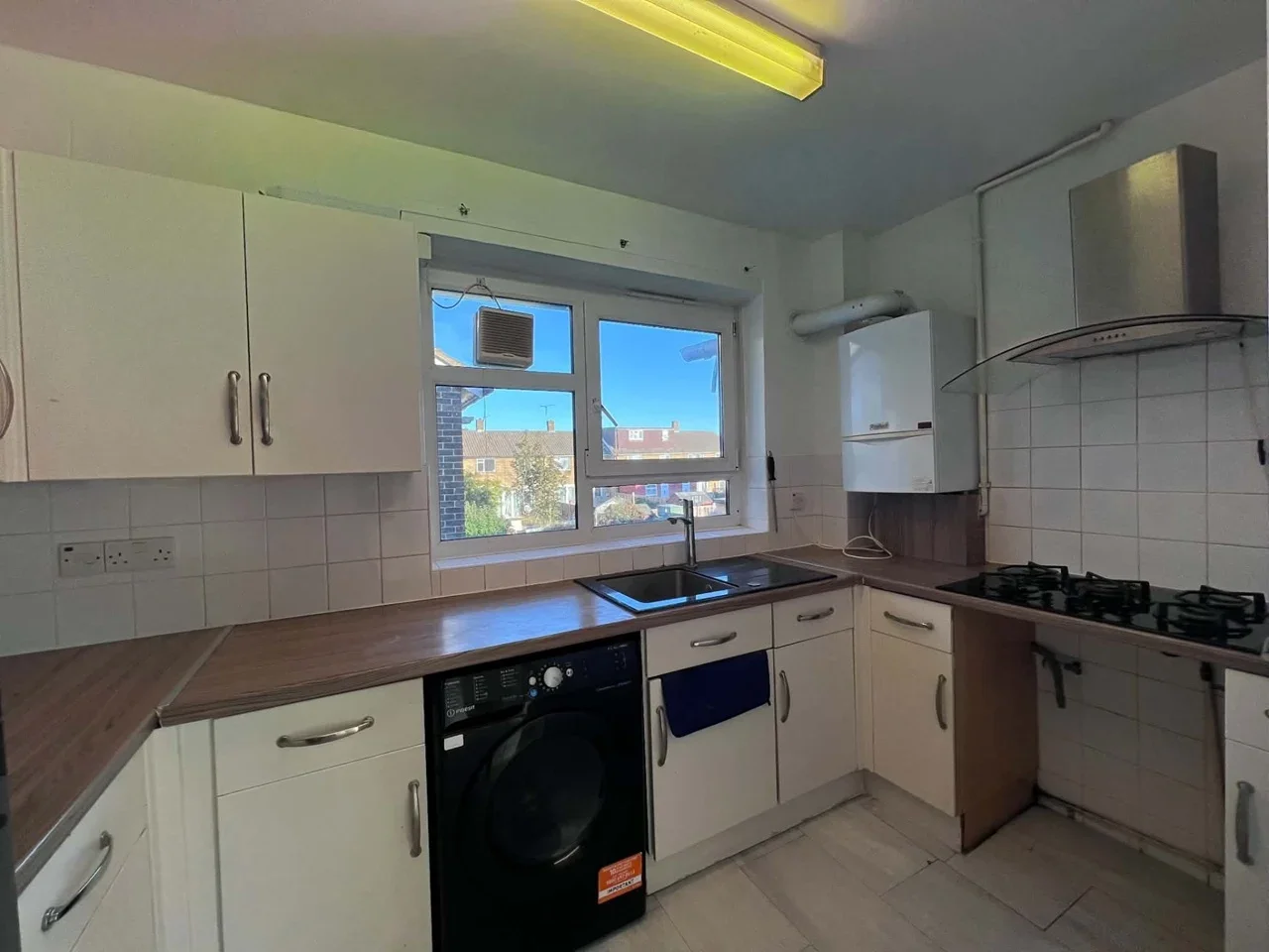 Room Luffield Road in Greater London