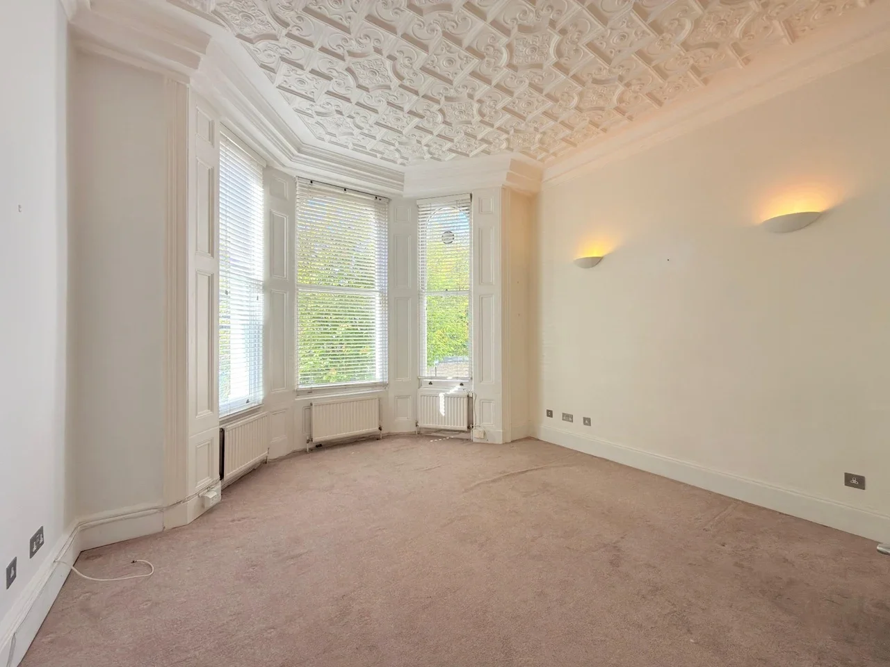 Flat Campden Hill Gardens in Greater London