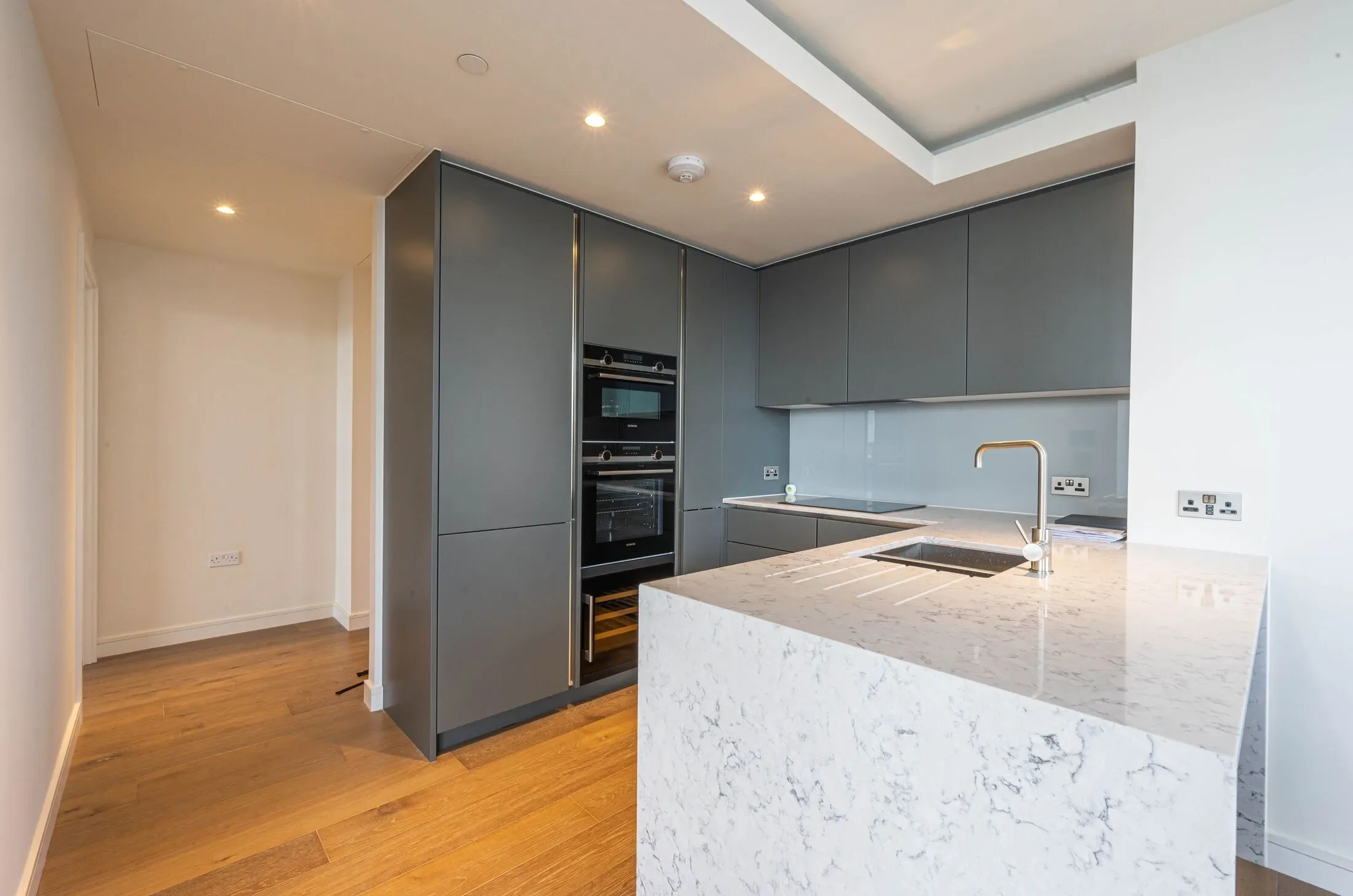 Flat Bridge House Quay in Greater London
