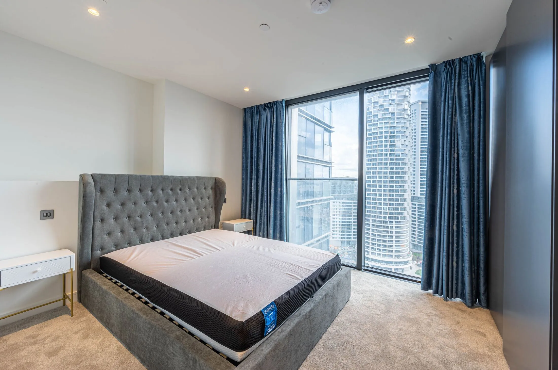 Flat Bridge House Quay in Greater London