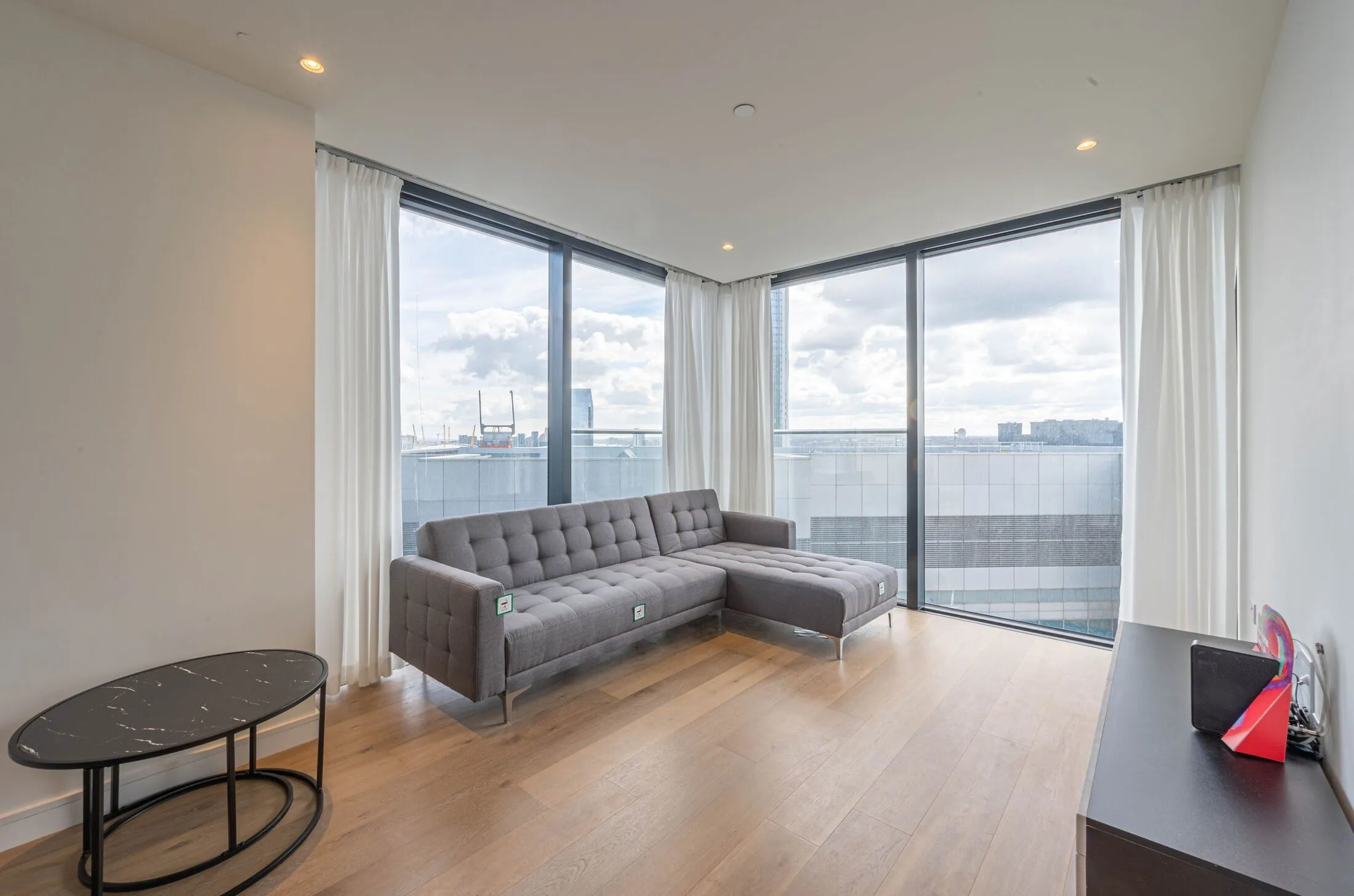 Flat Bridge House Quay in Greater London